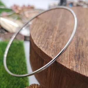 Elegant Silver Tone Bangle Bracelet B3413